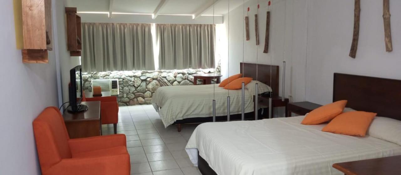 Hotel La Pedregosa Merida Bagian luar foto